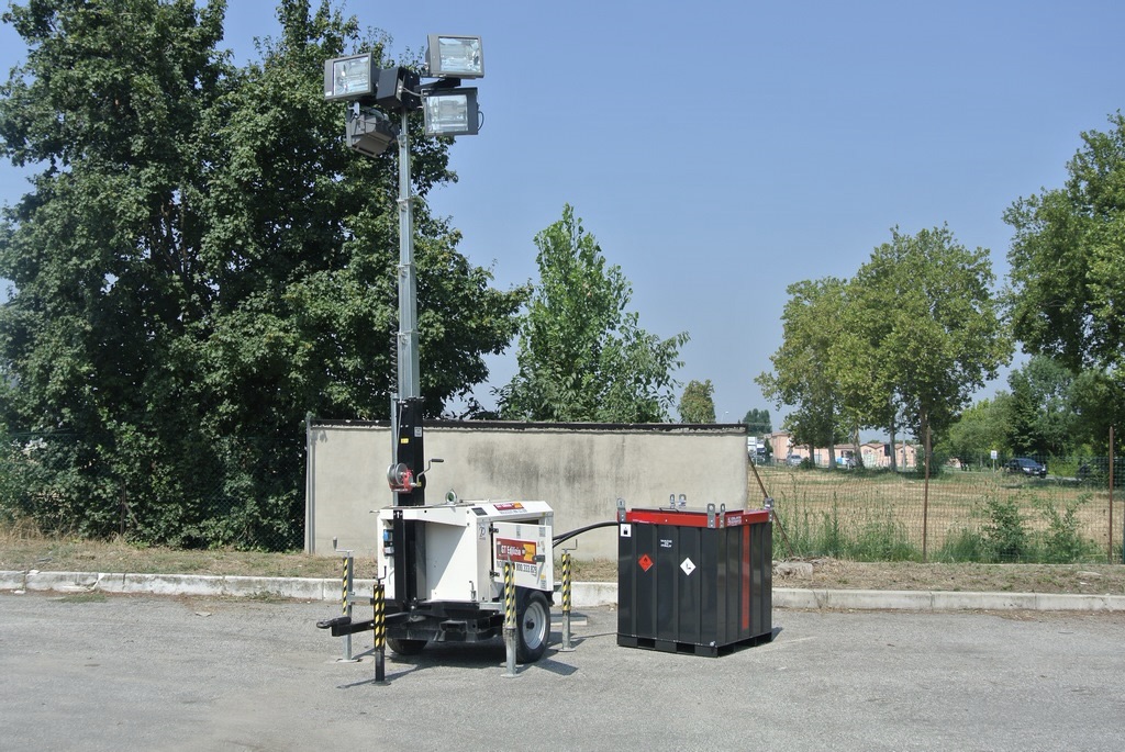 TankCube fueling a mobile light tower on site
